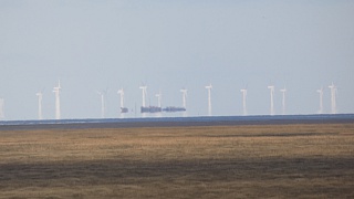 The Lincs wind farm off Skegness from Butterwick Low. ~20 miles away.
 Select this image to see a larger version. 